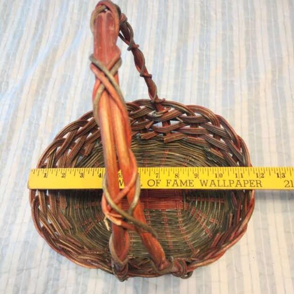 Christmas Red and Green Vintage Rustic Farmhouse Large Wicker Basket with Handle - Picture 5 of 7